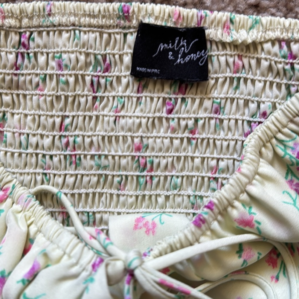 Elegant Floral Long Sleeve Blouse - Picture 2 of 3